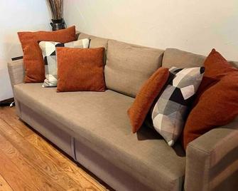 Moonriver Romantic Lake Escape: Hot Tub & Fire Pit - Flint - Sala de estar