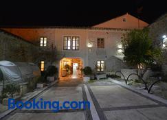 Abas Ristorante Pizzeria Affittacamere - Ales - Building