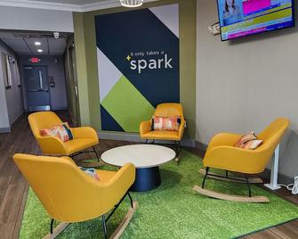 Spark by Hilton Rahway - Rahway - Front desk