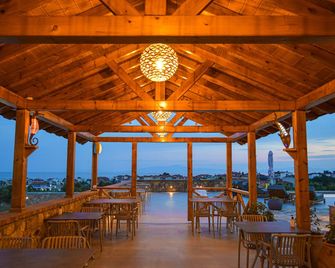 Akrolithos Luxury Suites & Spa - Flogita