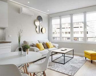 Always Easy I Tabakalera - Donostia-San Sebastián - Wohnzimmer