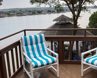 Cozy get away at Captain’s Landing - Granbury - Balkon
