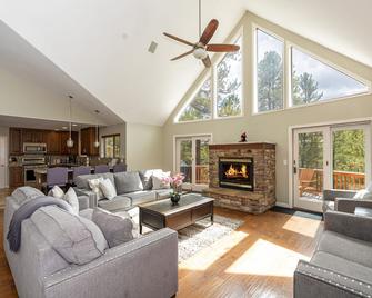 The Holland Home - Flagstaff - Living room