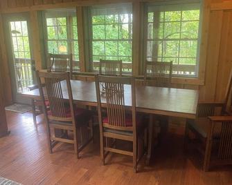 Southwestern country style home northeast lake monroe - Bloomington - Phòng ăn