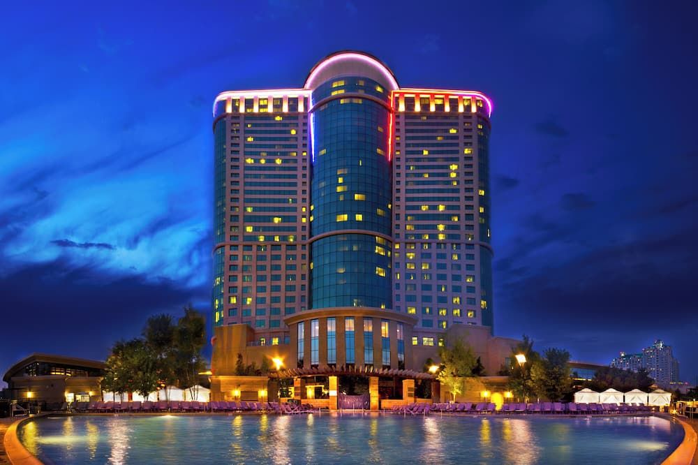 ذا فوكس تاور آت فوكسوودز