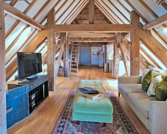 Finest Retreats - The Loft at Brackley Town Hall - Brackley - Sala de estar