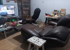 Homestay Boarding can also PartTime Job with Us - Makassar - Living room