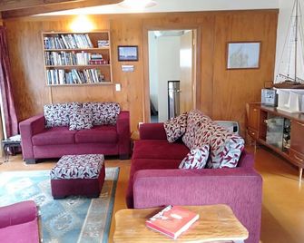 Milnethorpe Bach by the Sea - Parapara - Living room