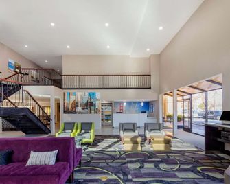 La Quinta Inn & Suites by Wyndham Oakland - Hayward - Hayward - Reception