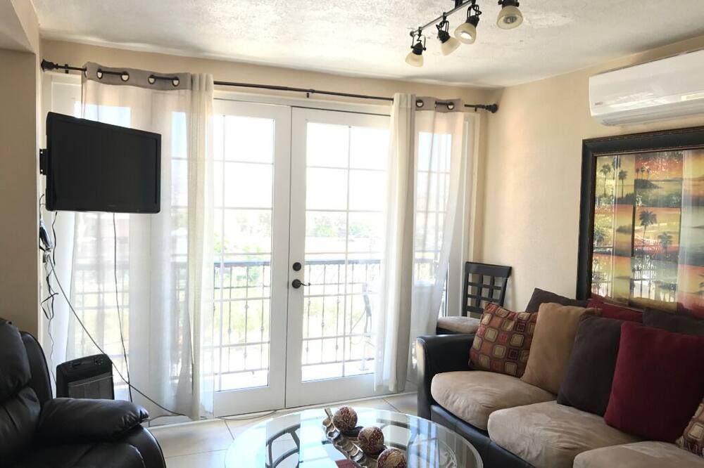Beautiful House! 5 Minutes from the airport! (2) - Tijuana - Sala de estar
