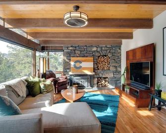 Chic Boulder Mountain Home with Hot Tub and Views - Boulder - Sala de estar