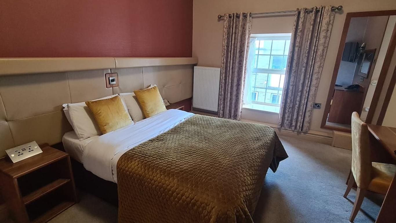 فارنهام آرمز هوتل