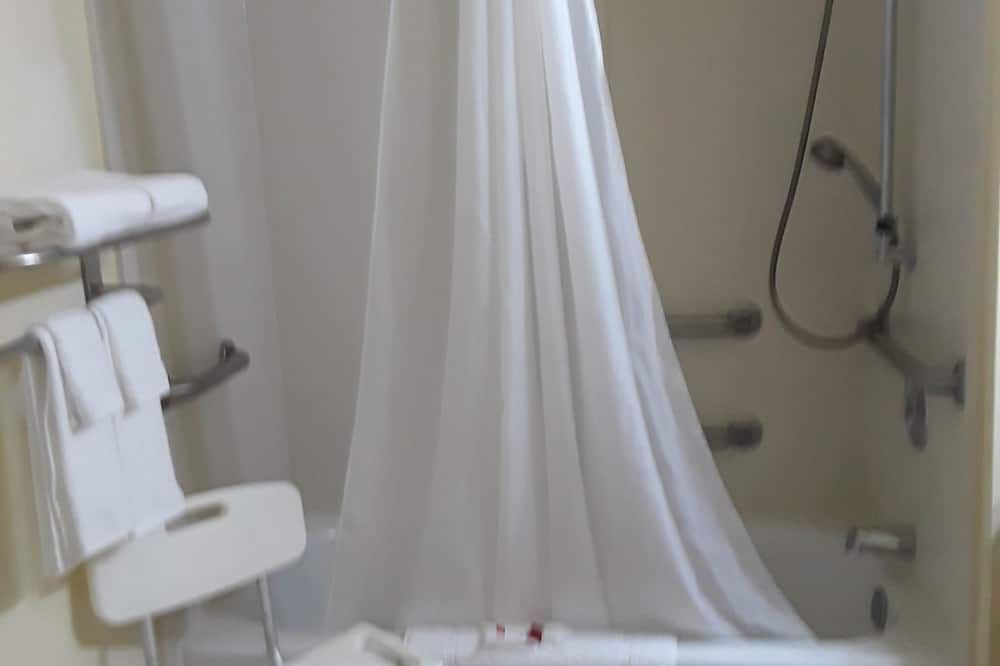 Bathroom view of Days Inn by Wyndham Newark Wilmington