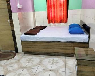 Goroomgo Central Guest House Agartala - Agartala - Bedroom