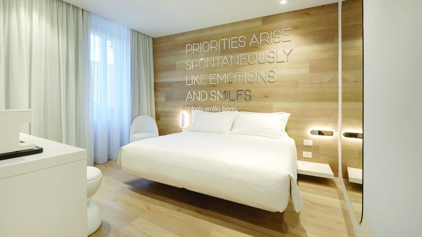 هوتل فيلوكسينيا