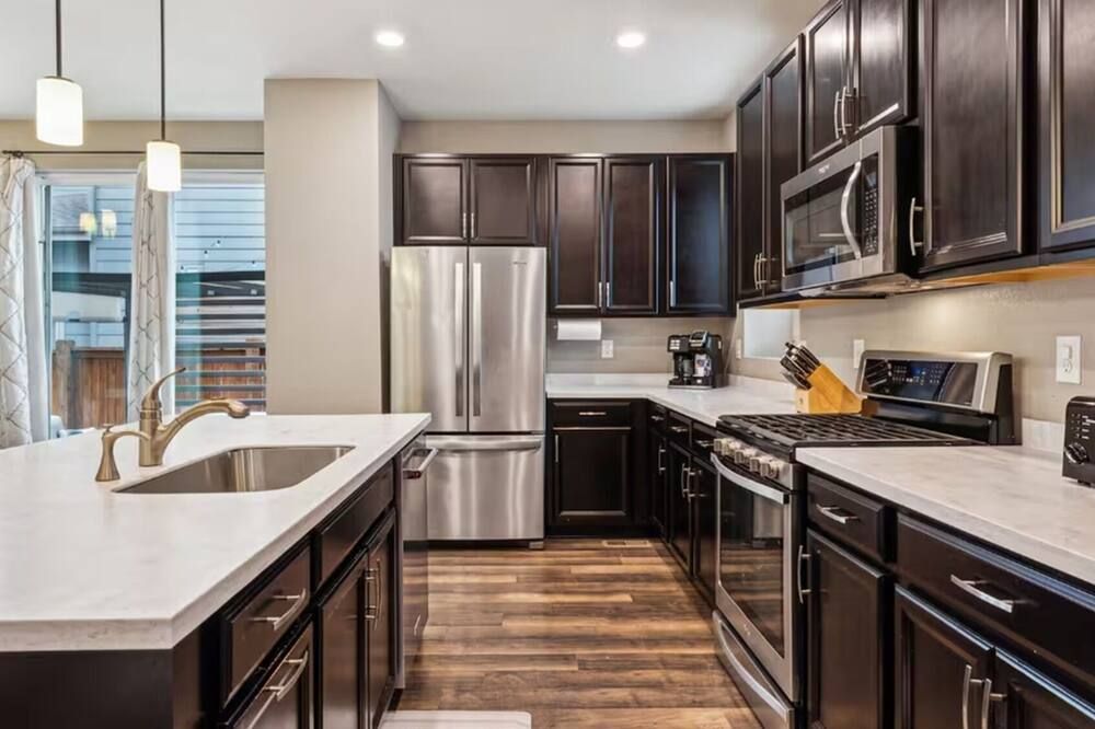 3B/3B Pet-Friendly, Fenced, Parking - Aurora - Cucina
