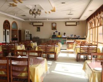 Hotel Shakti Palace - Chūru - Restaurante