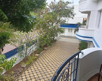 Adory homes inn - Kelambakkam - Balcony