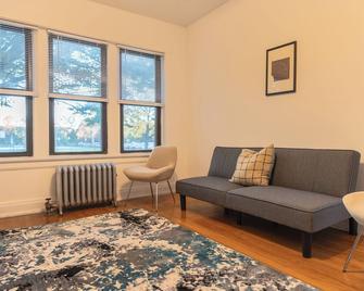 Hyde Park Chic 1br Prime Location Near Uchicago - Chicago - Living room
