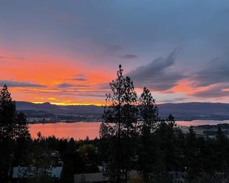 Les Chambres Roses - West Kelowna - Building