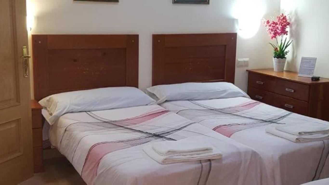 Hostal Tirso Plaza