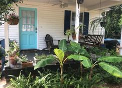 Cozy House with a fenced yard - Saint Simons - Patio