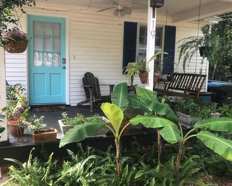Cozy House with a fenced yard - Saint Simons - Patio