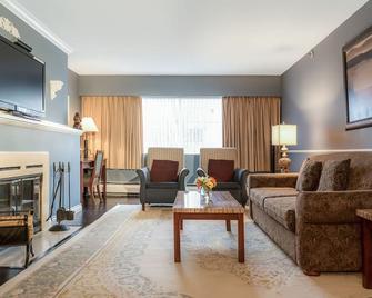 Rosellen Suites At Stanley Park - Vancouver - Living room
