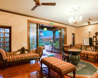 Casa Severina Hotel - קלנגוטה - סלון