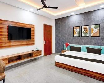 Radiant Blu Hotel - Noida - Schlafzimmer