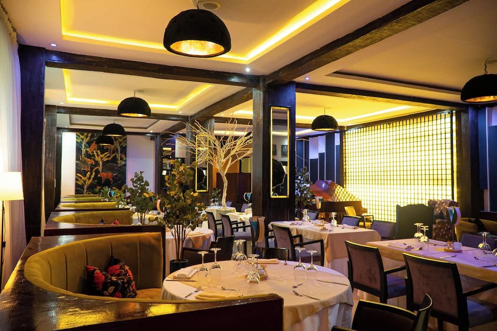 سلتاني ريفر - كينشاسا - مطعم