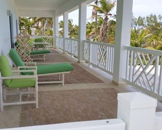 Free-3 Ocean front House in Stella Maris, Long Island. Relax, Unwind And Enjoy - Stella Maris - Balcone