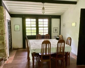 Sítio na Mata Atlântica - Vassouras - Sala de jantar