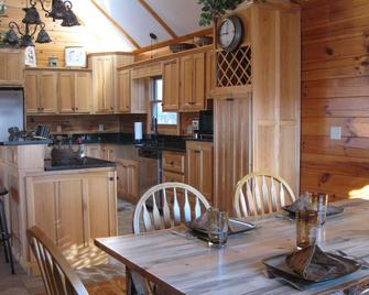 Private and Peaceful Lakefront Cabin, just north of Smokey Mountains - Dandridge - Cocina