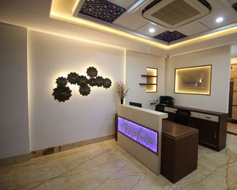 Hotel Majestique pune - Uruli Kānchān - Front desk