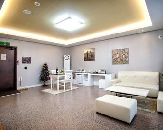 Benikea Technovalley Hotel - Daejeon - Living room
