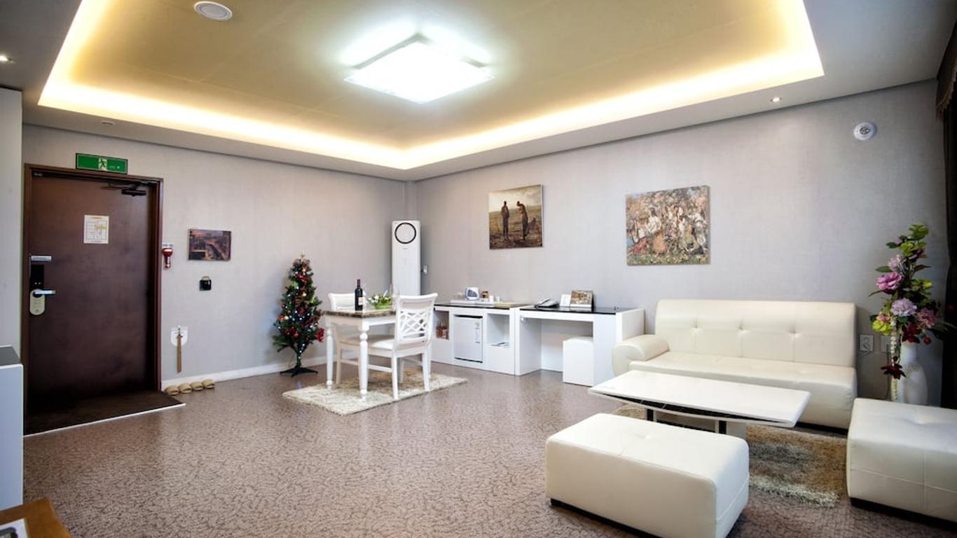 بينيكيا تيكنو فالي هوتل