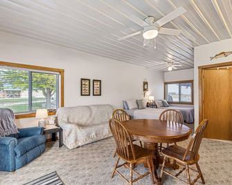 River Cabin with Grill and Boat Slip - Onawa