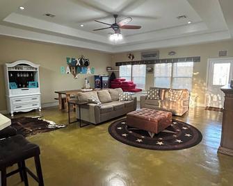 Trinity River Front home with gorgeous views! Pet Friendly - Huntsville - Obývací pokoj