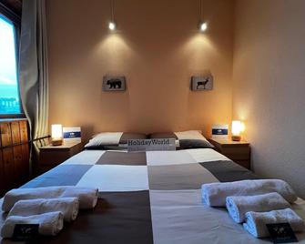 House Betulle by Holiday World - Prato Nevoso - Camera da letto