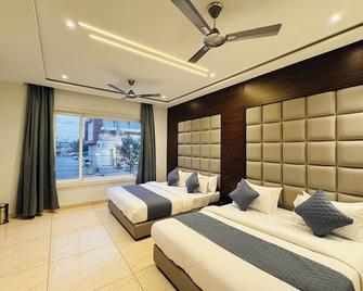 Hotel Rajdev Inn - Udždžain - Ložnice