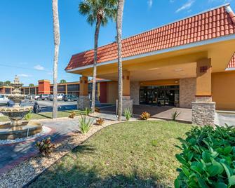 Quality Inn & Suites Riverfront - Palatka - Gebäude