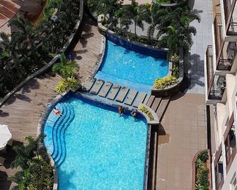 Fabulous View Circulo Verde, Manila Qc - マニラ - プール