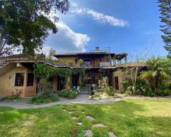Spectacular Mountainside Villa Near Antigua - Ciudad Vieja - Edificio