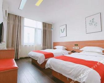 Thank Inn Chain Hotel Henan Anyang Linzhou Bus Station Taoyuan Avenue - Anyang - Bedroom