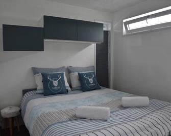 Private Island: Enjoy The Atmosphere On The Water And Historic Maastricht - Maastricht - Bedroom