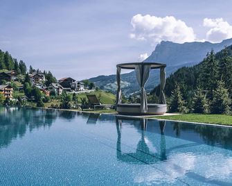 Hotel Cristallo - Wellness Mountain Living - Badia/Abtei - Basen