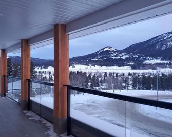 Gorgeous Family Home With Stunning Views - Crowsnest Pass - Balcony
