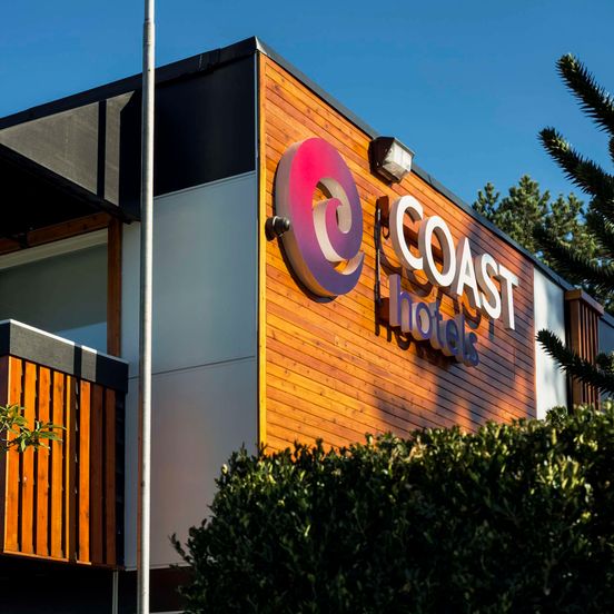 Coast Metro Vancouver Hotel image 1