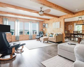 Lake Charlevoix Waterfront- Boat for Rent! - East Jordan - Living room